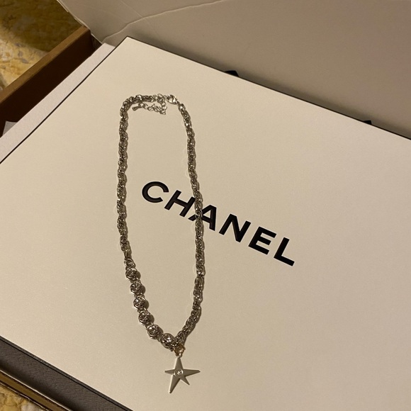 Elegant Chanel Silver Star Necklace - Picture 5 of 6